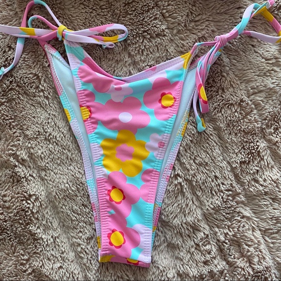 Floral Bikini+ Coverup Set - Picture 5 of 5